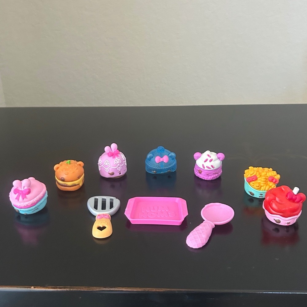 Num Noms Set- 7 Num Noms Covers-Tray- Spoon and Spatula.